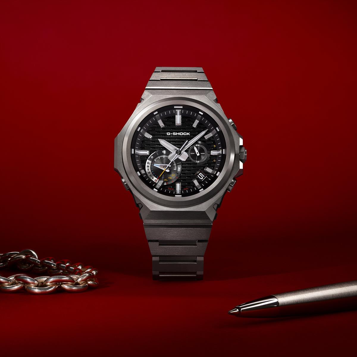 あえてロゴを排した、引き算の美学。 ミニマルメタル「G-STEEL GST-B1000」