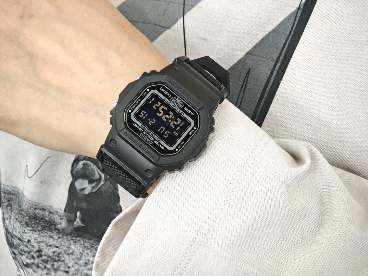 カシオ Gショック NEW CLOTH BANDシリーズ DW-5600MNC-1JF FIDLOCK製マグネットバックル クロスバンド  5600シリーズ CASIO G-SHOCK公式サイト掲載店【0326】