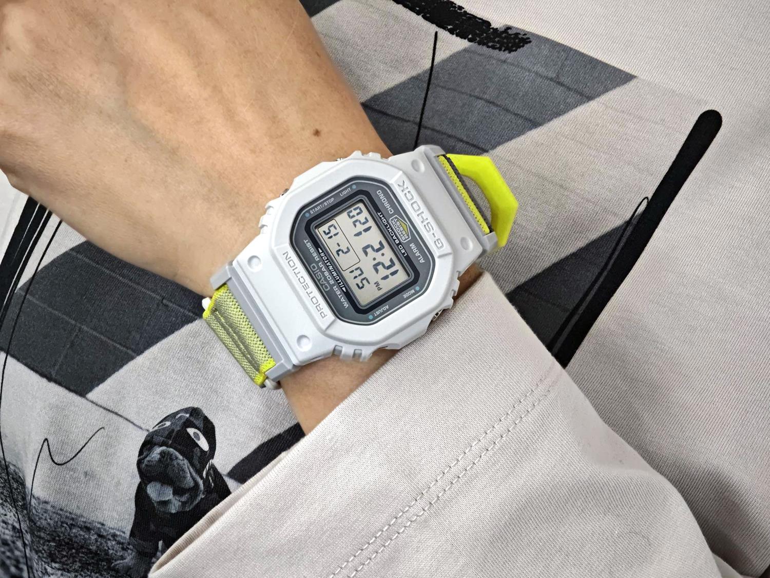 カシオ Gショック NEW CLOTH BANDシリーズ DW-5600MNC-7A8JF FIDLOCK製マグネットバックル クロスバンド  5600シリーズ CASIO G-SHOCK公式サイト掲載店【0326】※3月13日発売予定