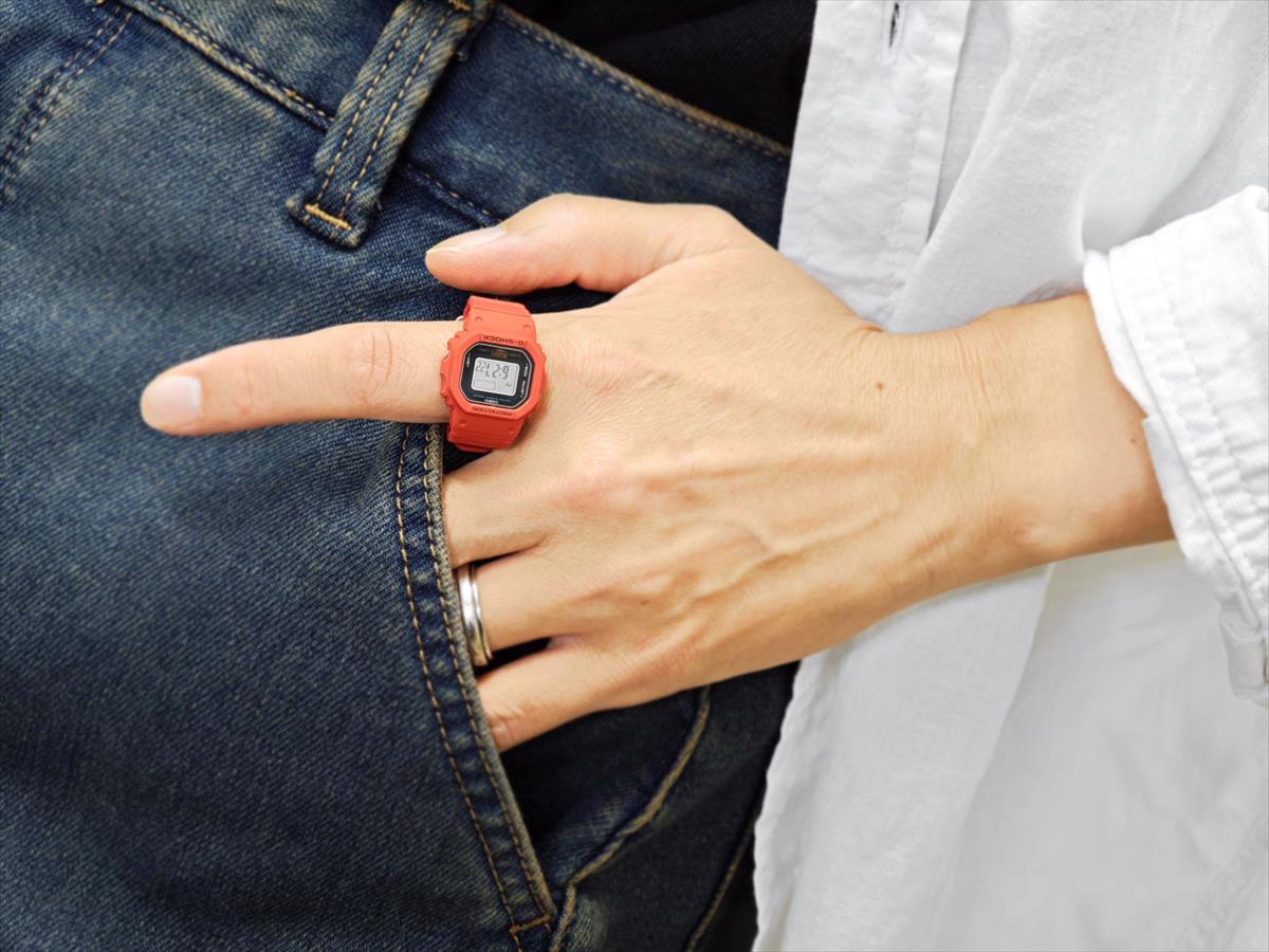 カシオ G-SHOCK nano DWN-5600-4JR 1/10サイズ ミニスクエア 20気圧防水  専用展示台付き レッド G-SHOCK公式サイト掲載店【1125】【店頭受取可能商品】