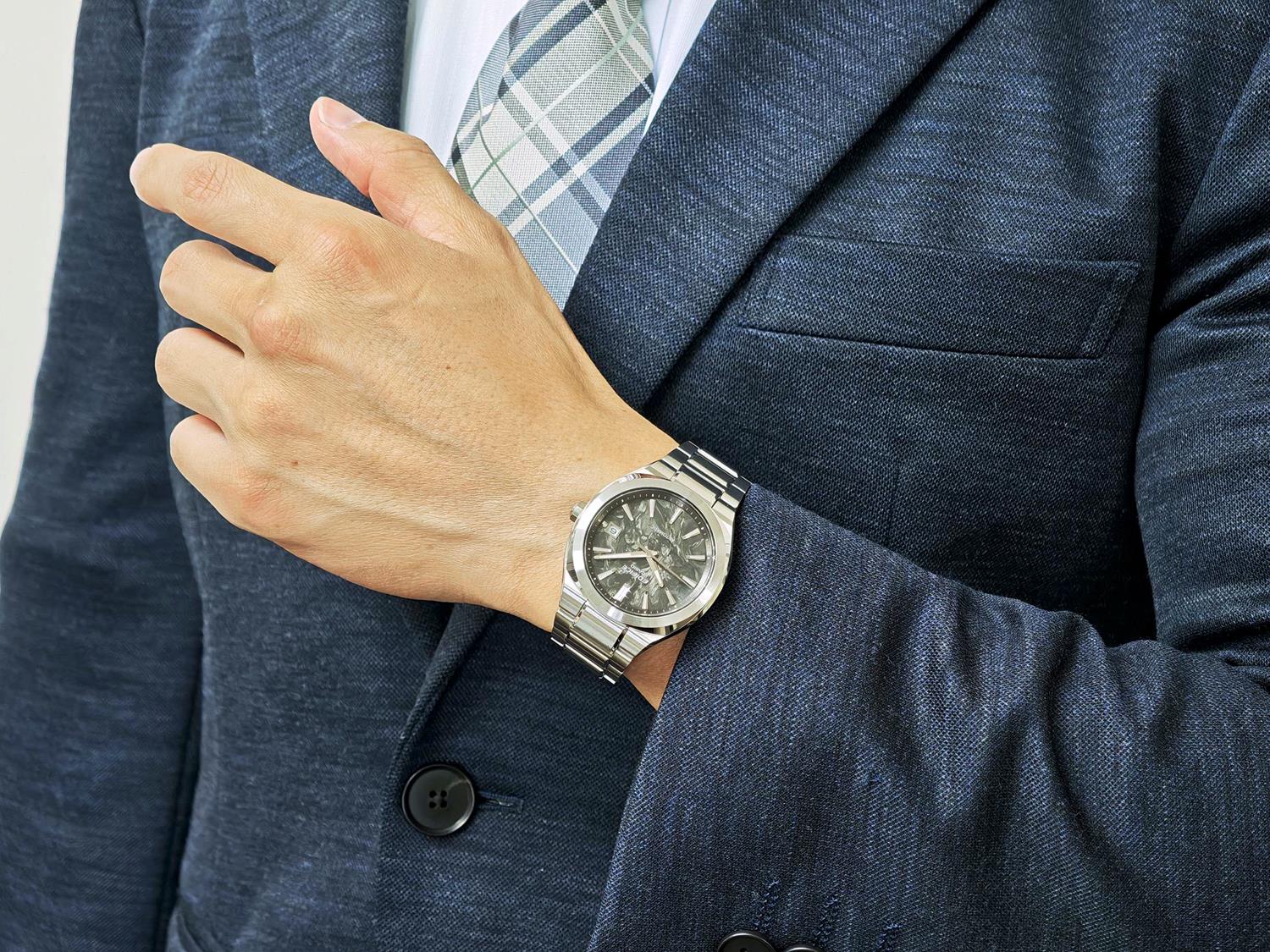 カシオ エディフィス CASIO EDIFICE EFK-200CD-1AJF AUTOMATIC 機械式 自動巻き フォージドカーボンダイアル  シースルーバック サファイアガラス メンズ 腕時計 watch ビジネス カジュアル 【0726】