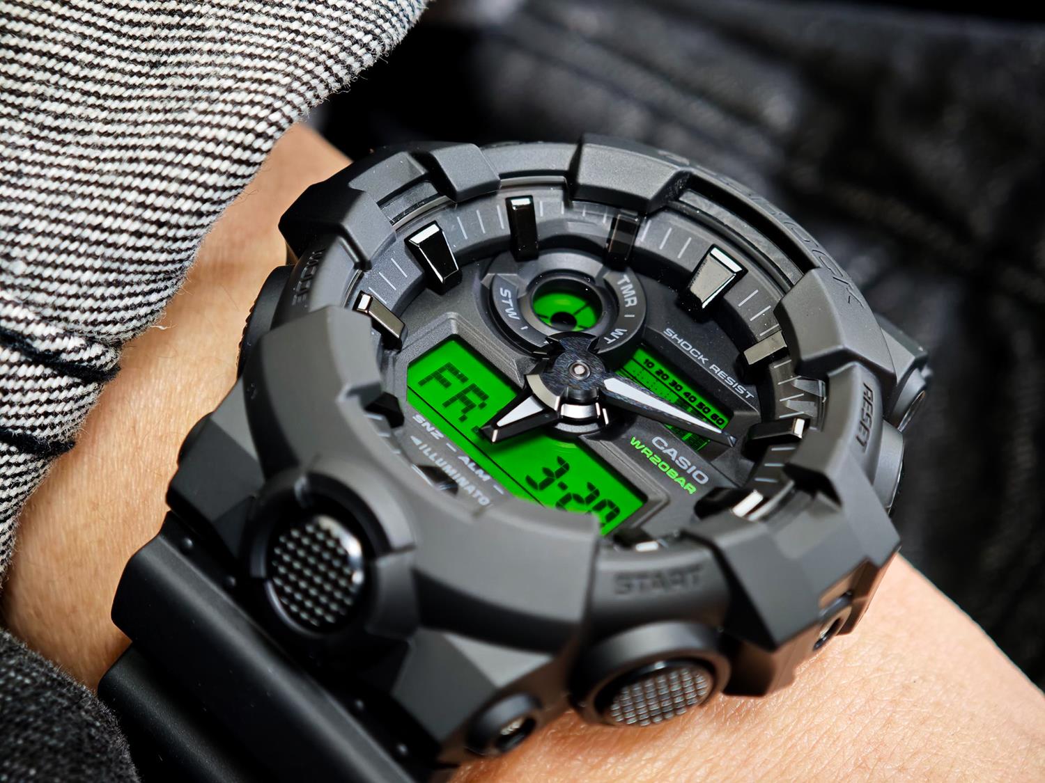 カシオ G-SHOCK GA-700BEG-1AJF BLACK AND ELECTRO GREEN ブラック エレクトログリーン フロントボタン 5年電池 ジーショック 腕時計 メンズ CASIO G-SHOCK公式掲載店【0426】【店頭受取可能商品】