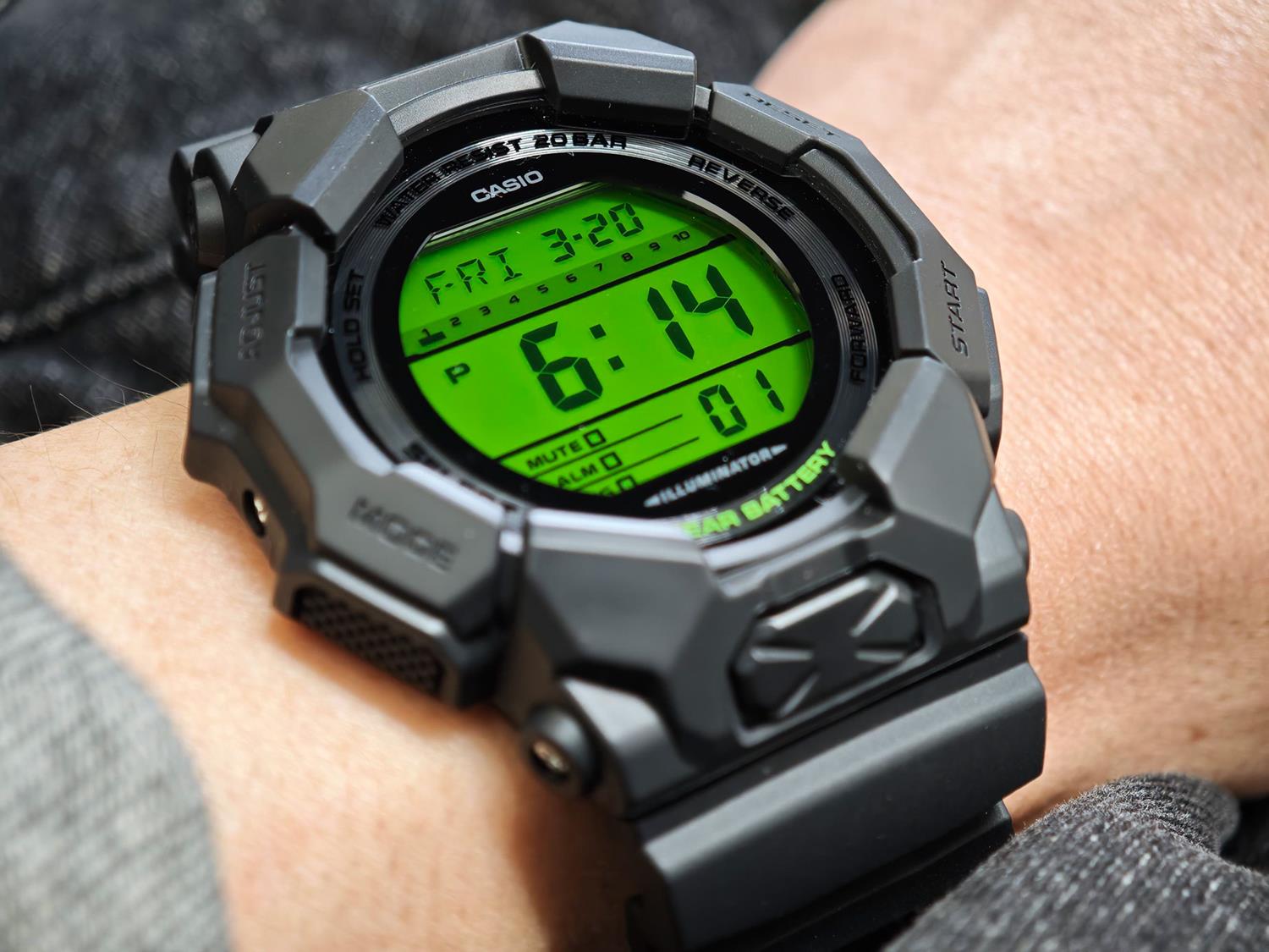 カシオ G-SHOCK GD-010BEG-1JF BLACK AND ELECTRO GREEN ブラック エレクトログリーン 10年電池 バイオマスプラスチック ジーショック 腕時計 メンズ CASIO G-SHOCK公式掲載店【0426】【店頭受取可能商品】