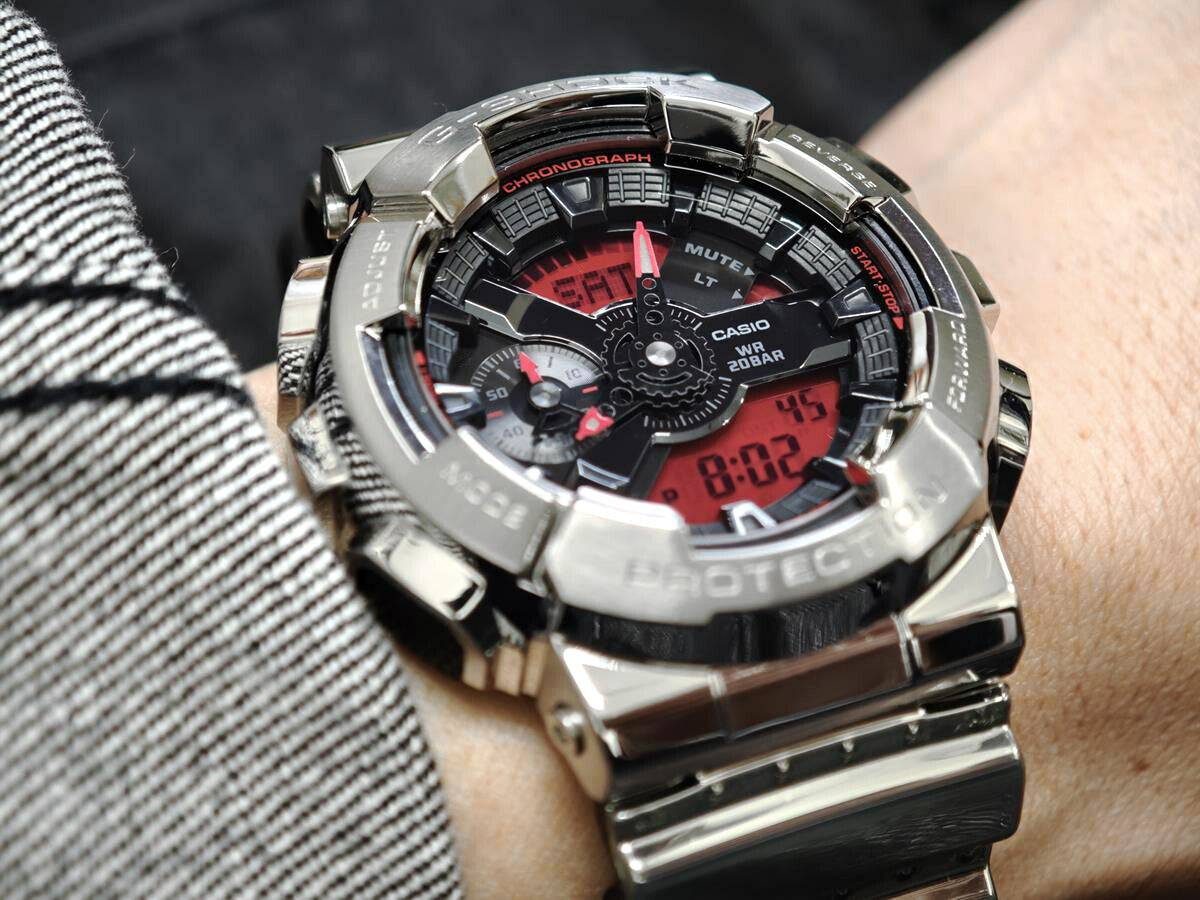 カシオ Gショック アイコニックスタイル GM-110YRA-8AJF シルバーメタルベゼル レッド液晶 ファインメタリックシリーズ Iconic Styles CASIO G-SHOCK 公式サイト掲載店【0226】※2月13日発売予定【店頭受取可能商品】