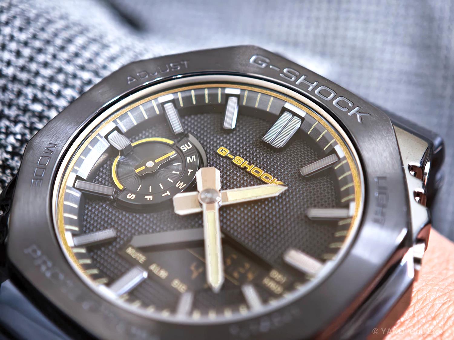 カシオ Gショック GM-2100LXB-1A9JF LUXE BLACK ゴールドアクセント ミニマリズム メタルベゼル ブラックIP 2100シリーズ 再解釈 CASIO G-SHOCK 公式サイト掲載店【0626】※6月19日発売【店頭受取可能商品】