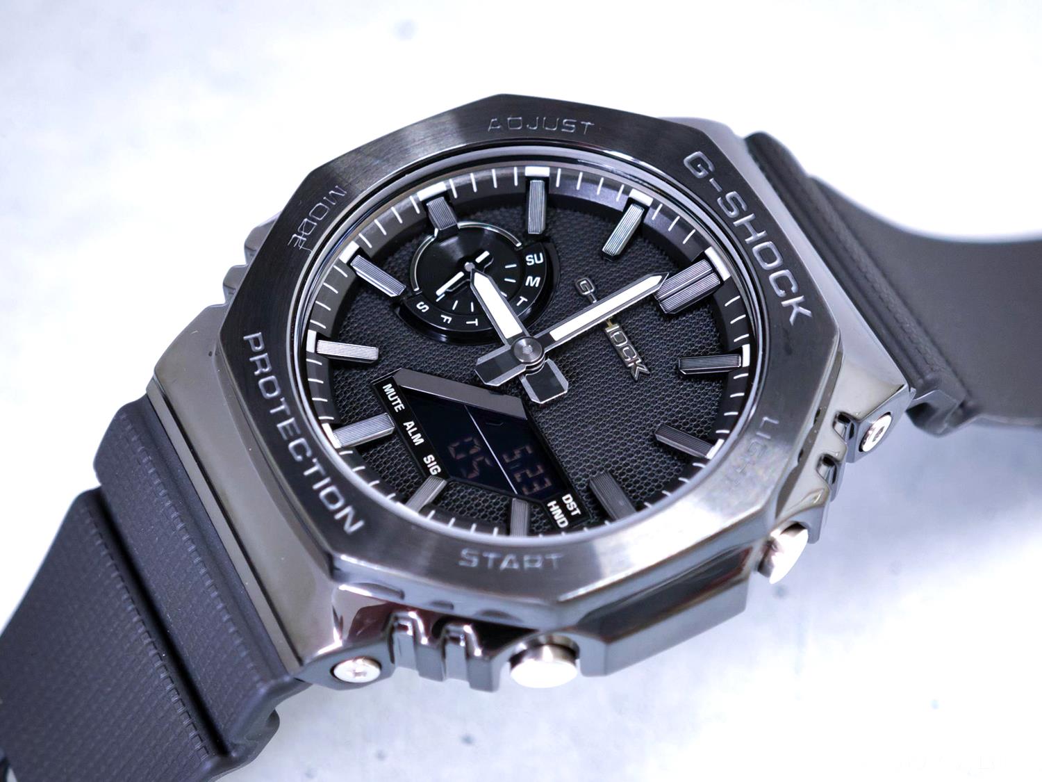 カシオ Gショック GM-2100LXB-1AJF LUXE BLACK シルバーアクセント ミニマリズム メタルベゼル ブラックIP 2100シリーズ 再解釈 CASIO G-SHOCK 公式サイト掲載店【0626】※6月19日発売【店頭受取可能商品】