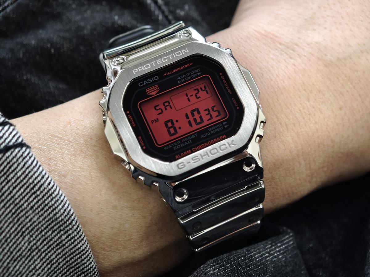 カシオ Gショック アイコニックスタイル GM-5600YRA-8JF シルバーメタルベゼル レッド液晶 ファインメタリックシリーズ Iconic Styles CASIO G-SHOCK 公式サイト掲載店【0226】※2月13日発売予定【店頭受取可能商品】