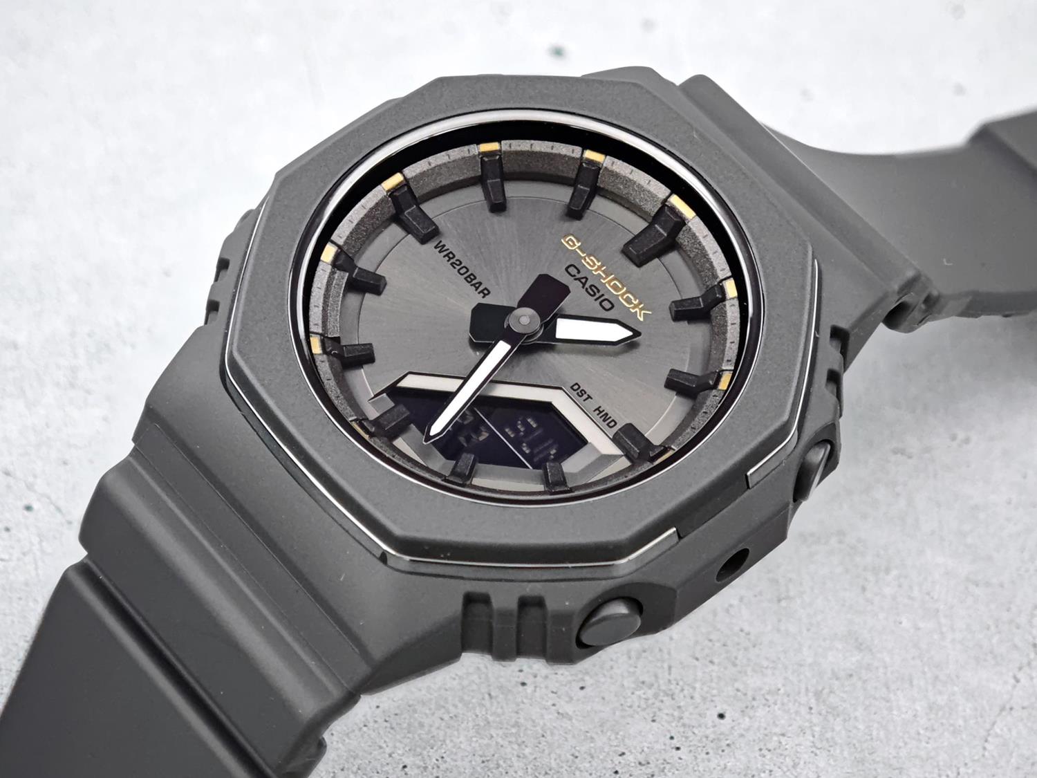 カシオ Gショック ミッドサイズ GMA-P2126W-8AJR ダークグレー×ゴールド 国際女性デー 記念モデル メタル文字板 CASIO G-SHOCK公式掲載店【0326】※3月8日発売予定【店頭受取可能商品】