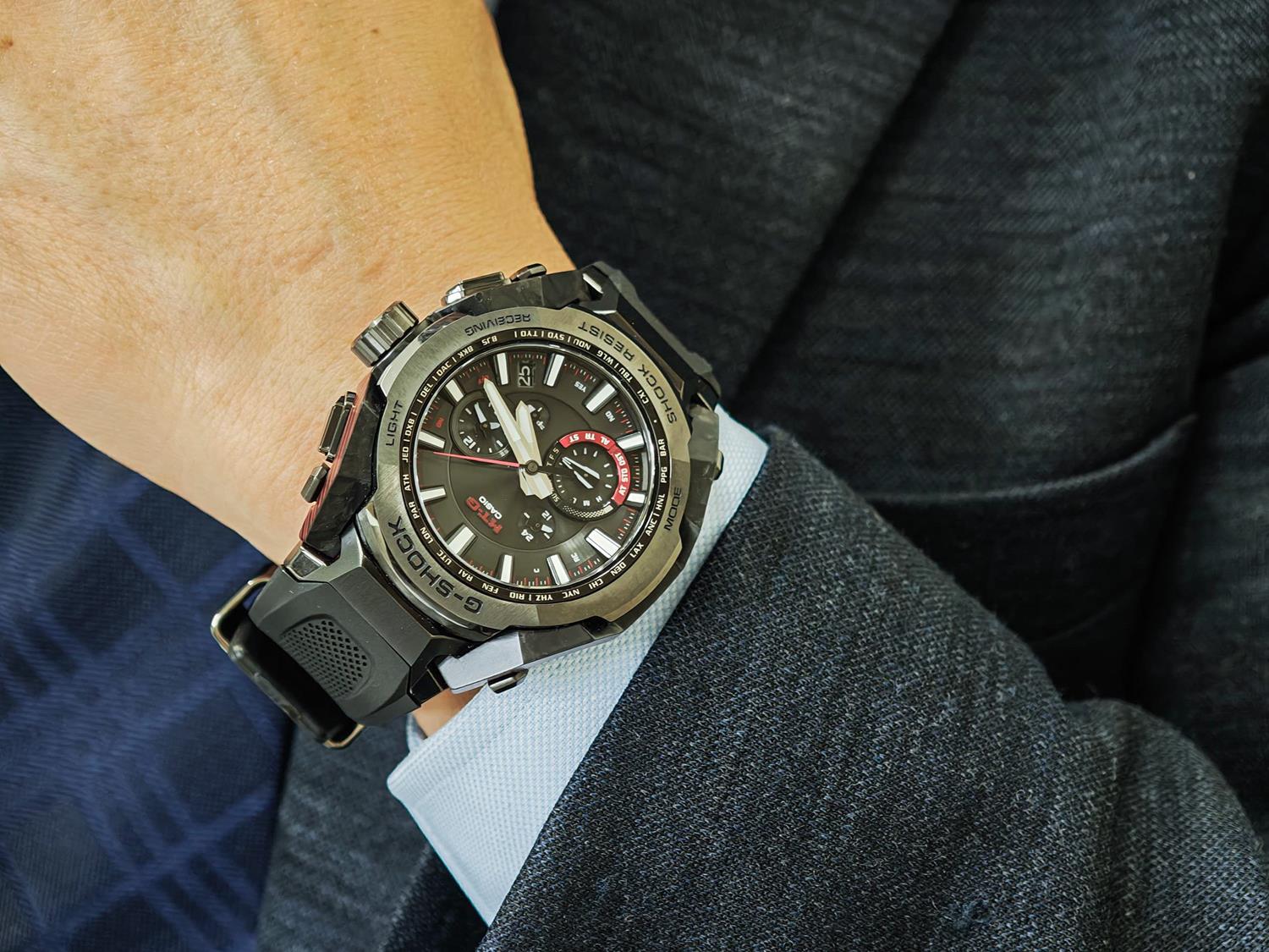 G-SHOCK MT-G MTG-B4000B-1AJF ブラック×レッド AI設計 Bluetooth搭載 電波ソーラー メンズ 腕時計 カシオ ジーショック G-SHOCK 公式サイト掲載店【0526】【最長36回無金利ローン】【ウオッチケアクロス付き】