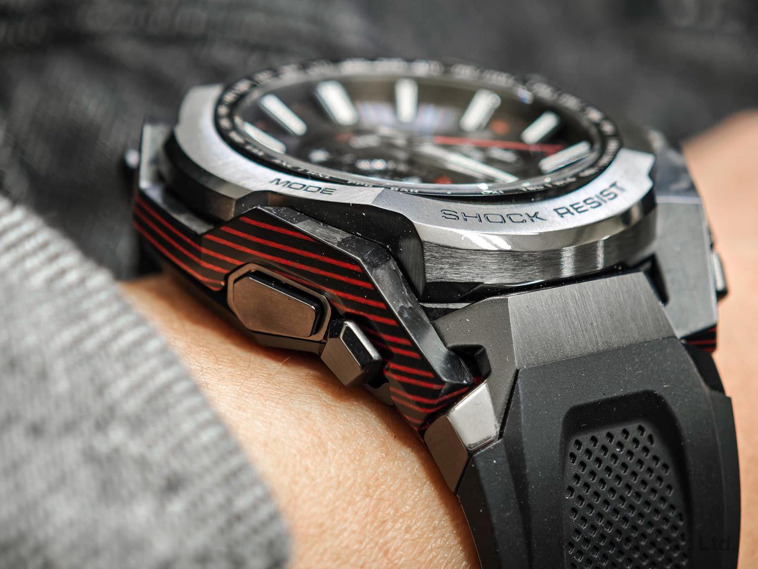 G-SHOCK MT-G MTG-B4000B-1AJF ブラック×レッド AI設計 Bluetooth搭載