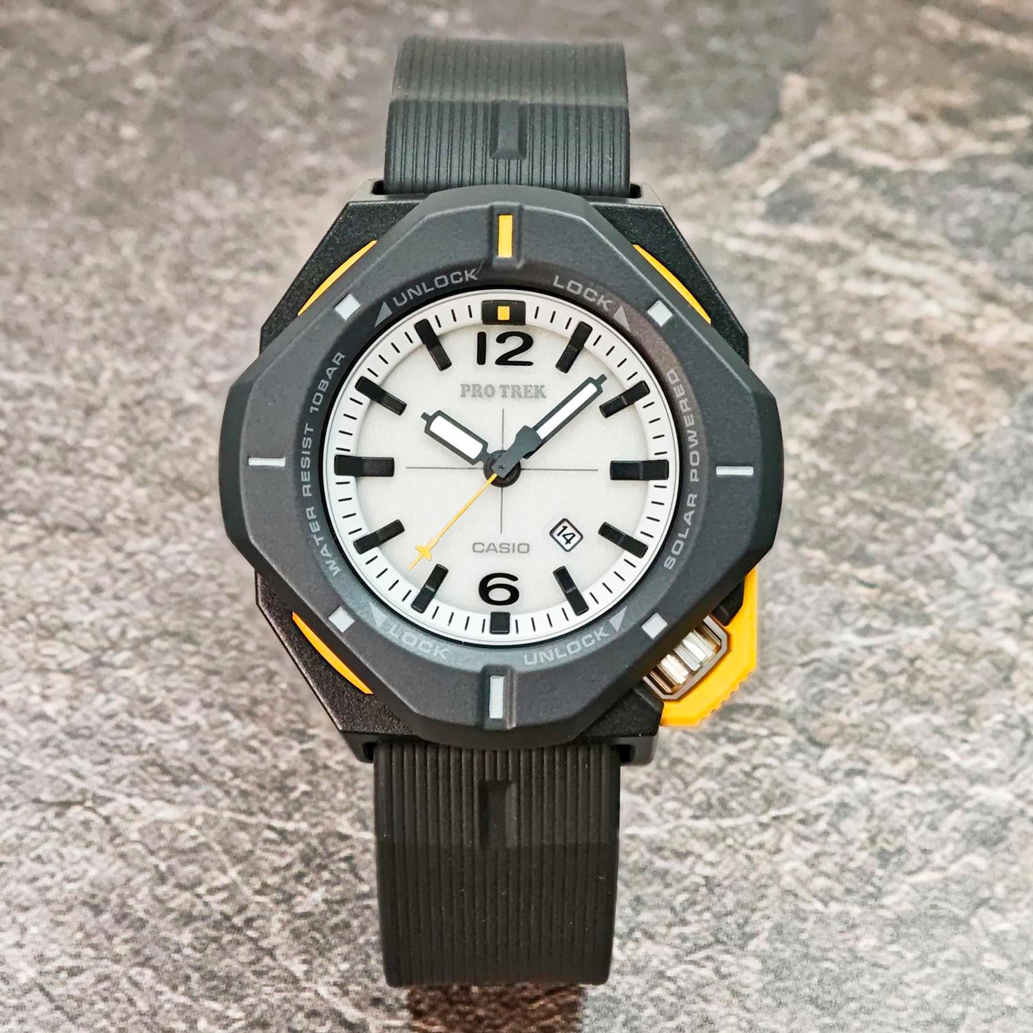 カシオ プロトレック PRO TREK Hiker Line PRJ-01-1JF ソーラー 10気圧防水 バイオマスプラスチック アナログ 腕時計 アウトドア キャンプ 登山 トレッキング コンパクト ブラック イエロー  【0726】※7月10日発売予定