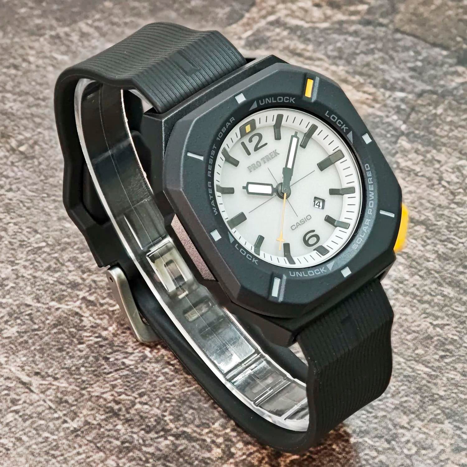 カシオ プロトレック PRO TREK Hiker Line PRJ-01-1JF ソーラー 10気圧防水 バイオマスプラスチック アナログ 腕時計 アウトドア キャンプ 登山 トレッキング コンパクト ブラック イエロー  【0726】※7月10日発売予定