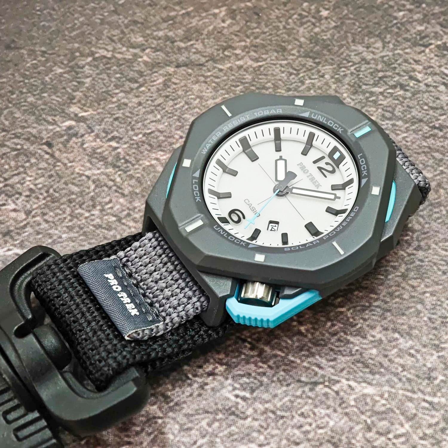 カシオ プロトレック PRO TREK Hiker Line PRJ-01AE-8JR カラビナアタッチメント付属 ソーラー 防水 バイオマスプラスチック アナログ 腕時計 アウトドア キャンプ 登山 トレッキング コンパクト 【0726】※7月10日発売予定
