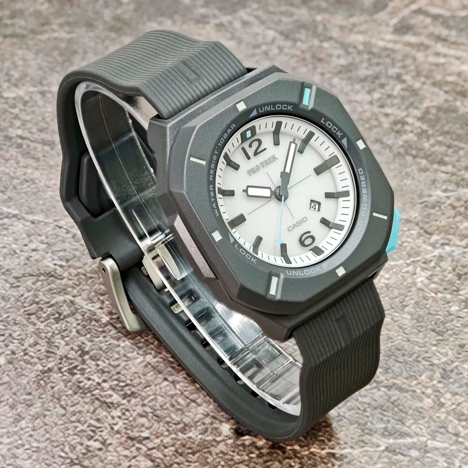 カシオ プロトレック PRO TREK Hiker Line PRJ-01AE-8JR カラビナアタッチメント付属 ソーラー 防水 バイオマスプラスチック アナログ 腕時計 アウトドア キャンプ 登山 トレッキング コンパクト 【0726】※7月10日発売予定