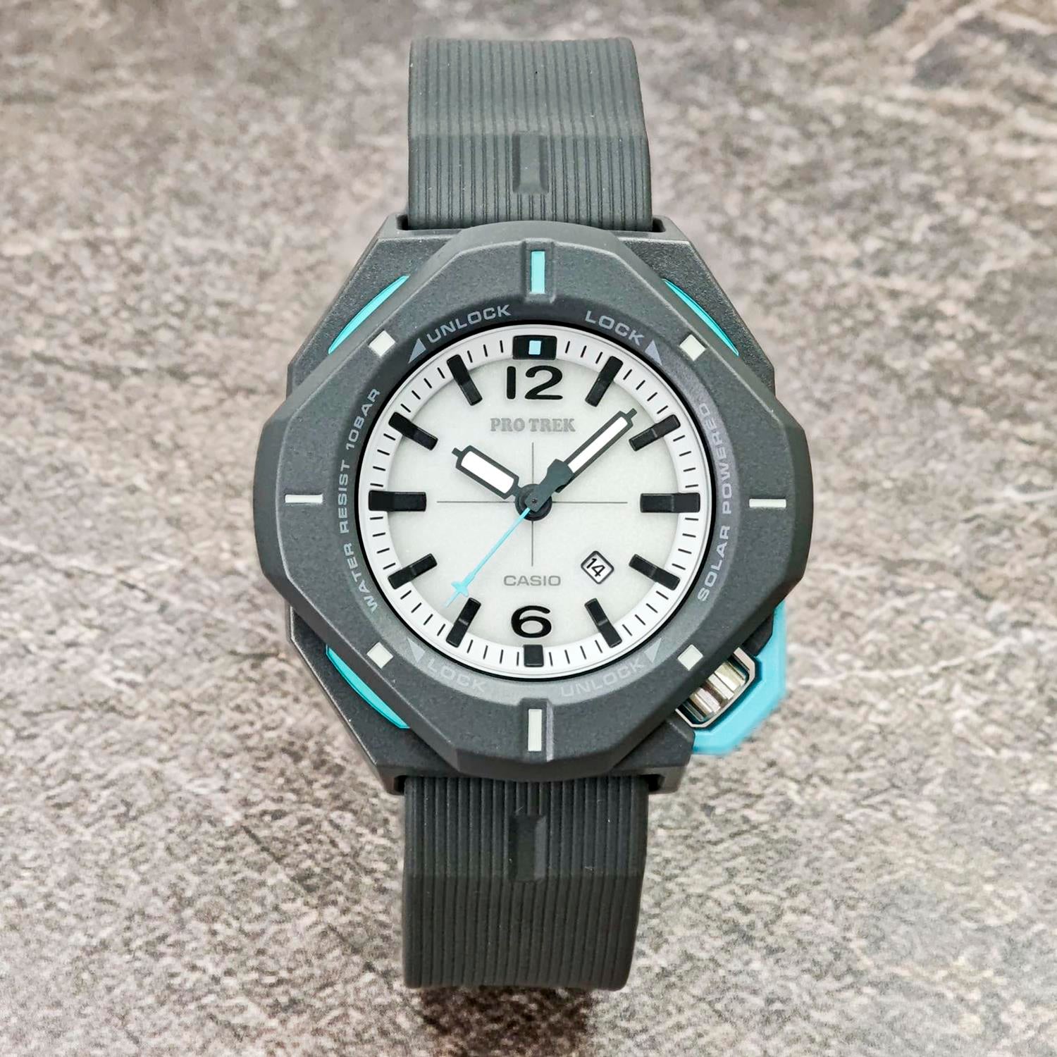 カシオ プロトレック PRO TREK Hiker Line PRJ-01AE-8JR カラビナアタッチメント付属 ソーラー 防水 バイオマスプラスチック アナログ 腕時計 アウトドア キャンプ 登山 トレッキング コンパクト 【0726】※7月10日発売予定