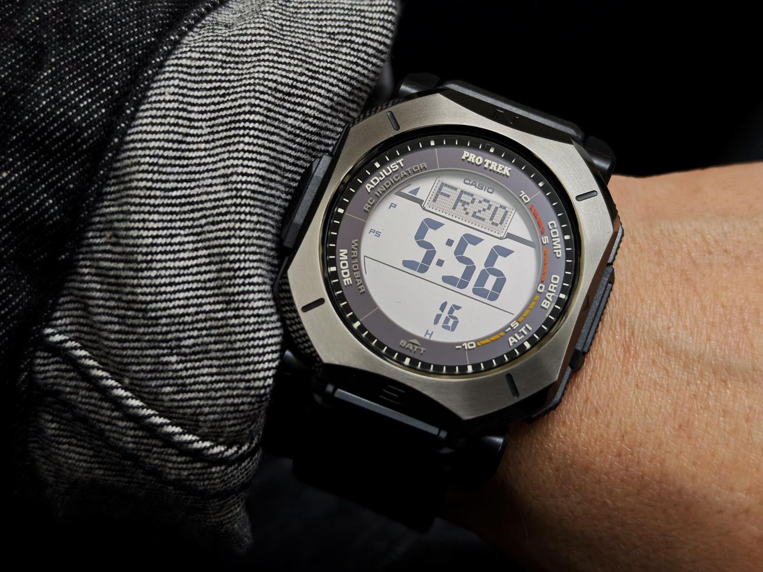 カシオ プロトレック PRW-69Y-1JF 角型デジタル タフソーラー 電波時計 トリプルセンサー デュプレックスLCD クライマーライン 登山 キャンプ CASIO PRO TREK 【0426】