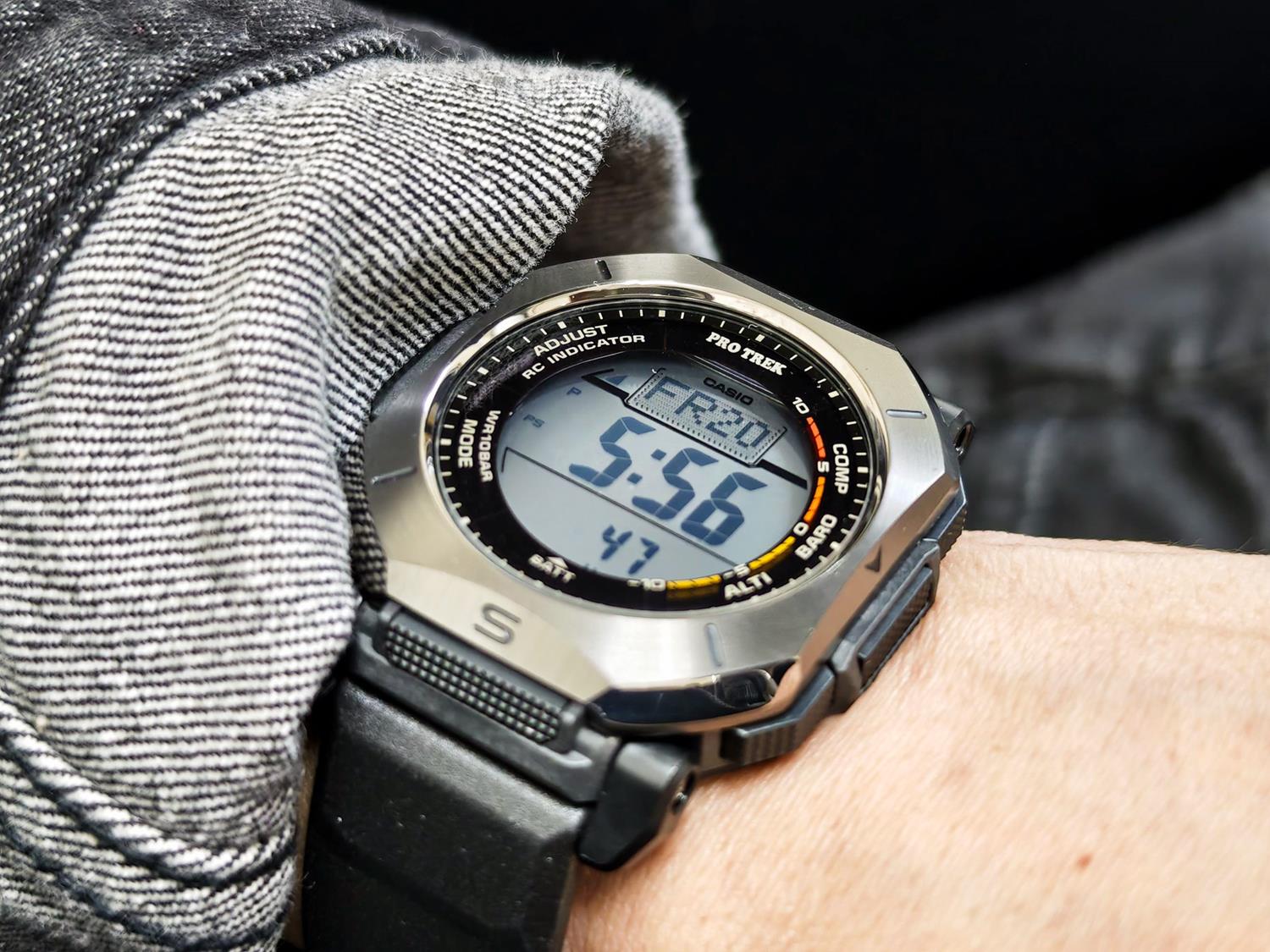 カシオ プロトレック PRW-69Y-1JF 角型デジタル タフソーラー 電波時計 トリプルセンサー デュプレックスLCD クライマーライン 登山 キャンプ CASIO PRO TREK 【0426】